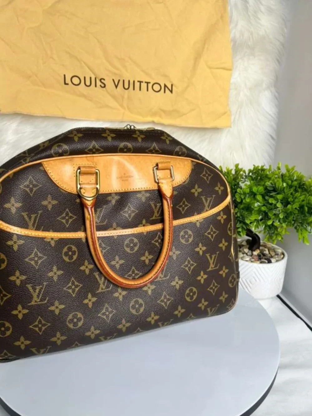 💎✨STUNNING✨💎AUTHENTIC LV Deauville Hand bag
